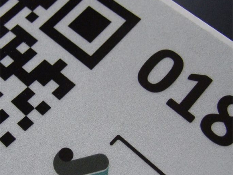 Explorando Materiais: Adesivo Refletivo