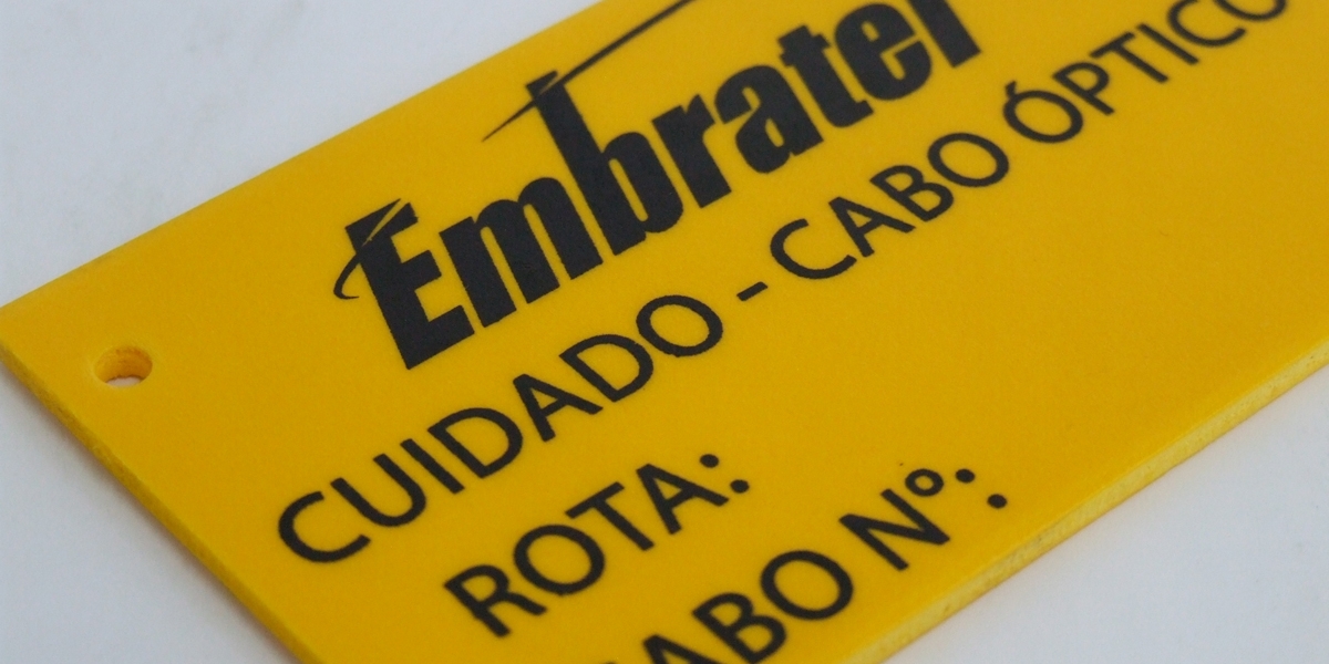 Placa de identificação em PVC