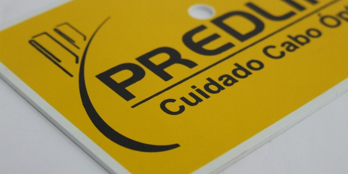 Placa de identificação em PVC