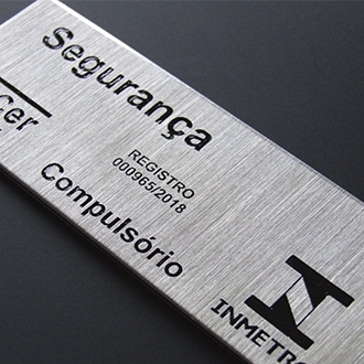 ETIQUETAS E PLACAS EM AÇO INOX